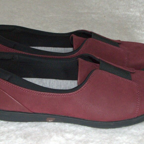 Clarks Cloud Steppers Cushion Ayla Band Burgundy Slip on Flats Women's sz 7.5 - Picture 2 of 6